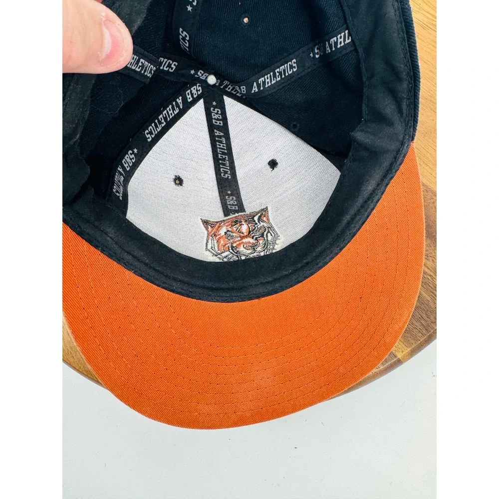 Buffalo‎ State University Bengals Hat Cap Mens OSFM Navy Blue Tiger Flat Bill